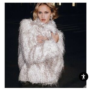 ✨SOLD OUT✨ NWT ZARA Short Faux Fur Coat in Ecru - Sz S